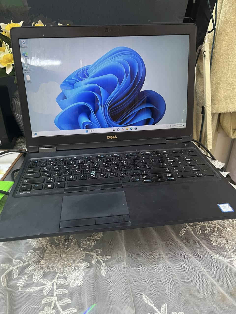 🔥 **لابتوب عملي وقوي بسعر مميز** 🔥
💻 **Dell Latitude 5580 – مستعمل بحالة جيدة**

**المواصفات:**
▪️ المعالج: Intel Core i7-7820HQ
▪️ الرام: 8GB
▪️ التخزين: SSD NVMe 256GB
▪️ كرت الشاشة:
– Intel HD Graphics 630
– NVIDIA GeForce 940MX (2GB)
▪️ الشاشة: 15.6 إنج Full HD
▪️ النظام: Windows 11 Pro
▪️ كاميرا + مايك + Wi-Fi + بلوتوث شغّالة تمام
▪️البطارية ضمان ساعة كاملة 
▪️الشاشة لمس 🖊
✨ مناسب للدراسة، الشغل المكتبي، التصميم الخفيف، والبرامج الهندسية الخفيفة.
⚡ أداء سريع بفضل الـ SSD وكرت الشاشة المنفصل.

💰 **السعر: 475**
🤝 **السعر بيه مجال بسيط**
📩 للجادين فقط… راسلنا خاص


**إذا كنت صاحب هذا الإعلان وتريد حذفه لأي سبب، رجاءا أرسل رسالة إلى الدعم الفني**