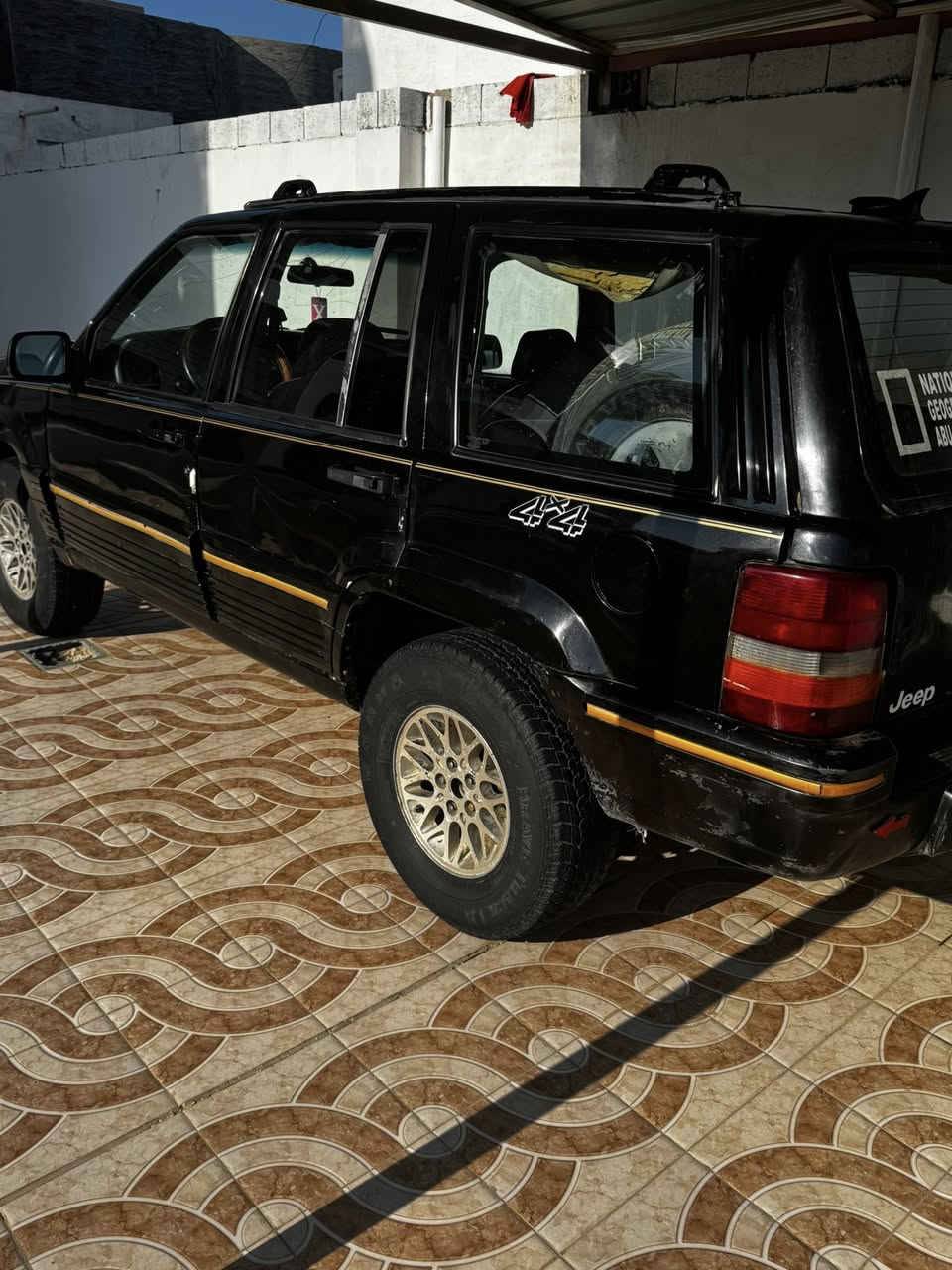 جيب موديل 1994 رقم ديالى دولي تحويل مباشر محرك وكير مال بطه جديد تخم تاير صدر داخل باتري جاهزه وحلوه مال جناي السعر ٣٥$وبيها مجال مكان السياره الأنبار الرمادي جويبه /***********
