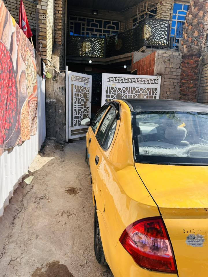 السلام عليكم طيبه ٢٠١٥ باسمي مصفره هيئه وغرامه سنويه لل٢٠٣٠ تايرات جدد دوشمه جديده اوضيات جدد دبلات ولويات جدد بور ستيرن ومشط ستيرن جدد السياره كما موضح للصوره نقصها تبريد والسياره بيهة دخان ابيضّ مرات السياره استخدام بيت مكان السياره بغداد الشعله 
للبيع مستعجل ب٢٨ قفل 
*********** حسين
