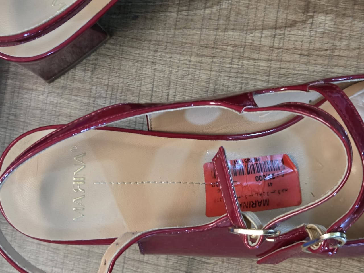 الفستان والحذاء ملبوس مره وحده. دا ابيع لدواعي السفر.
الفستان مع الحذاء ٦٥ الف مع التوصيل.
  قياس الفستان٥٠ الف
وقياس الحذاء ٣٩
الفستان مزين ب الكتر واللمعه.
اني مره  اسمي وميض مو رجال


**إذا كنت صاحب هذا الإعلان وتريد حذفه لأي سبب، رجاءا أرسل رسالة إلى الدعم الفني**