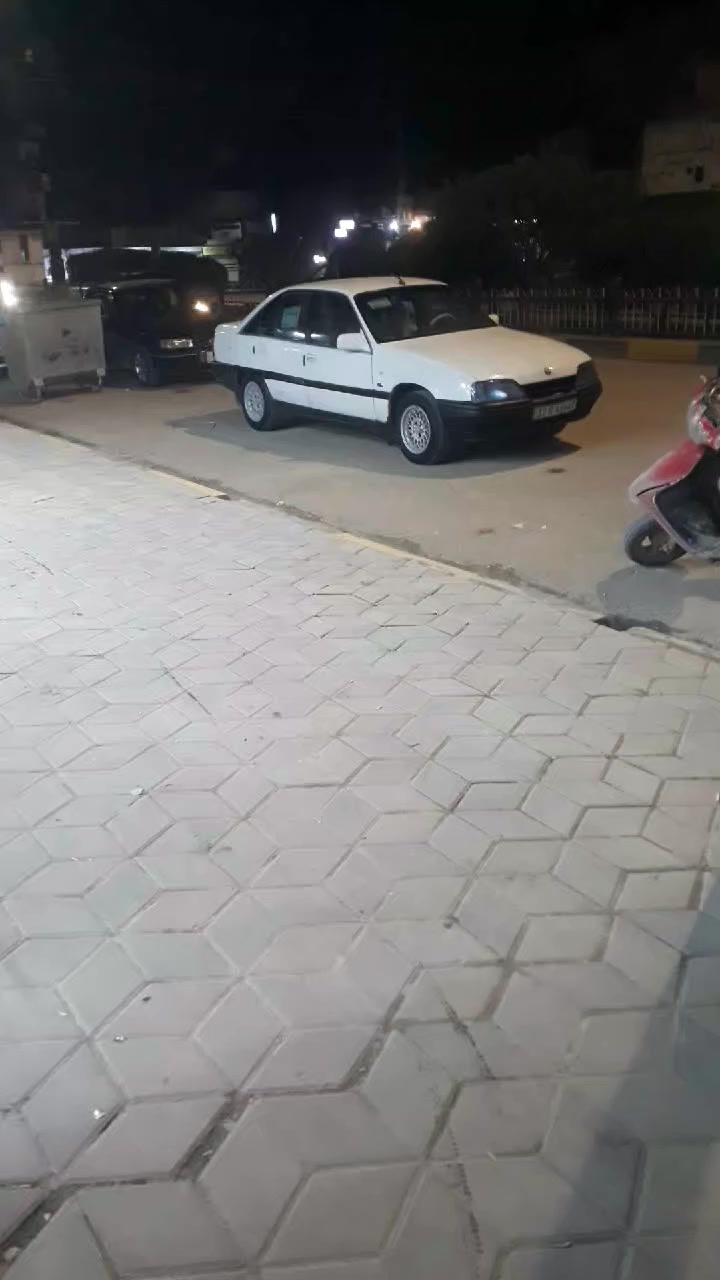 السلام عليكم سياره هوبل للبيع بنزين كربون موجود شرط وكاله وتحويل سياره بالسمنه محرك بيها نفخ اوتوماتيك موديل 89 سنويته لغايه 30 سياره جاهز السعر 30 بها مجال رقم الهاتف(***********)
