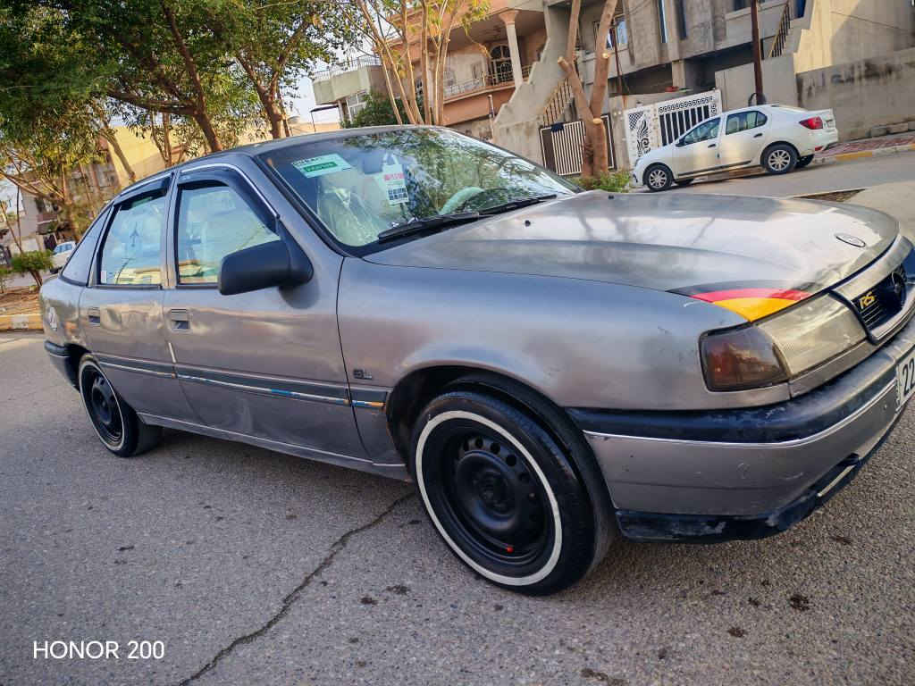 سلام عليكم ورحمة الله وبركاته للبيع اوبل فكترا موديل 1991 رقم أربيل سنويه لحد 2030 شرط تحويل وغرامات بطاقة بانزين بيها محرك 18 كير عادي مواصفات سلايت قفل مركزي باور كهربائيات كلها شغال سيارة مابي مصرف دواخل حلوه سعرها 38 بيها مجال بسيط رقم هاتف *********** كركوك, العراق
