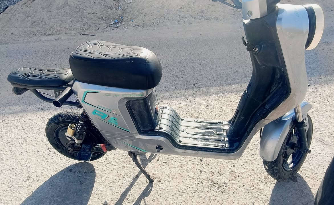 السلام عليكم دراجه شحن ار 9للبيع
دراجه نضيفه  يحتاجلها مدكر خلفي فقط

سعرها 350 بيها مجال قليل
للتواصل ***********
العنوان البصره

