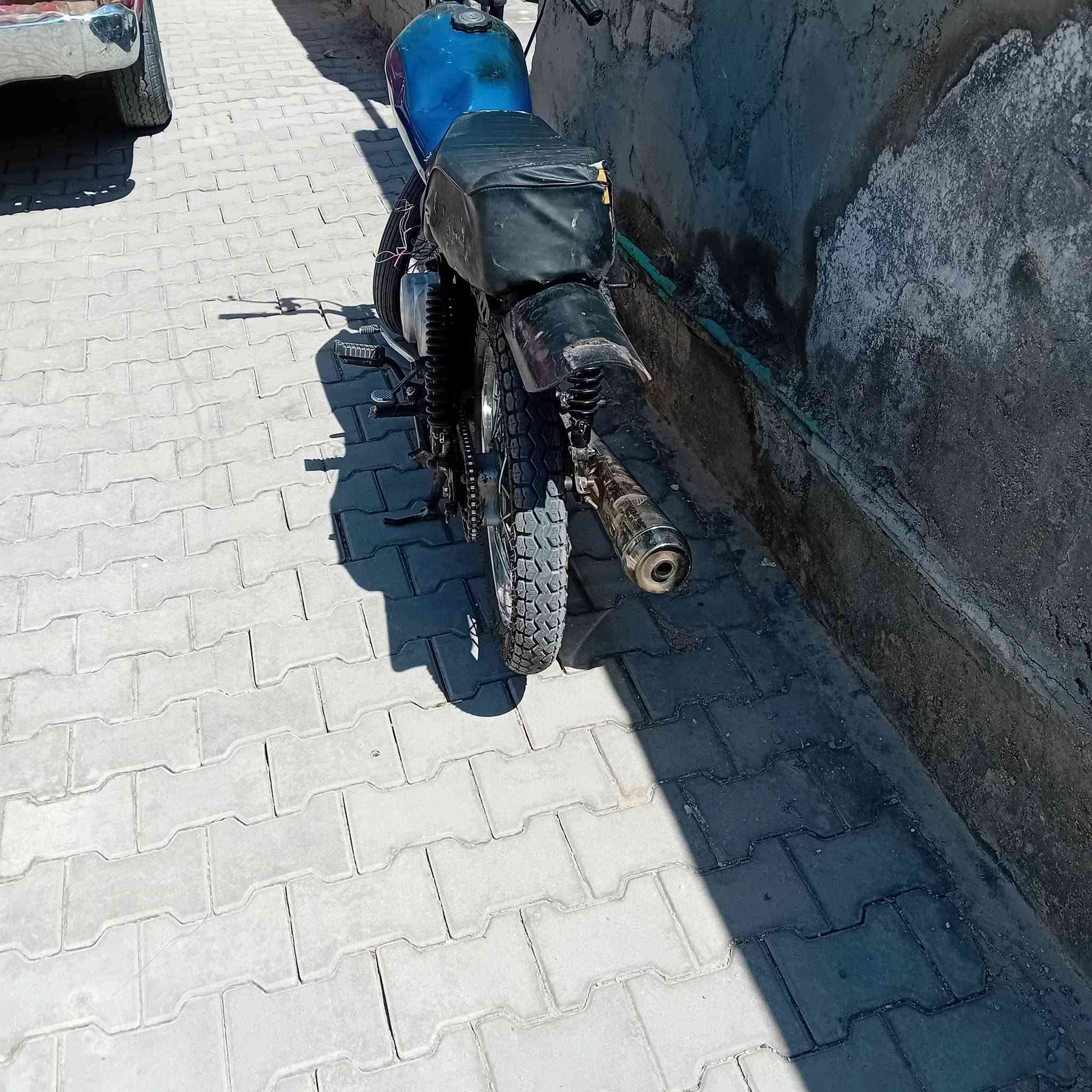 درجة مديل ٢١ جاهز محرك شرط كلك كلك كلك وامروس درجة جوندة                ***********   مكانك سماوة وركاء  سعر 200 وبيها مجال بيع مستعجل
