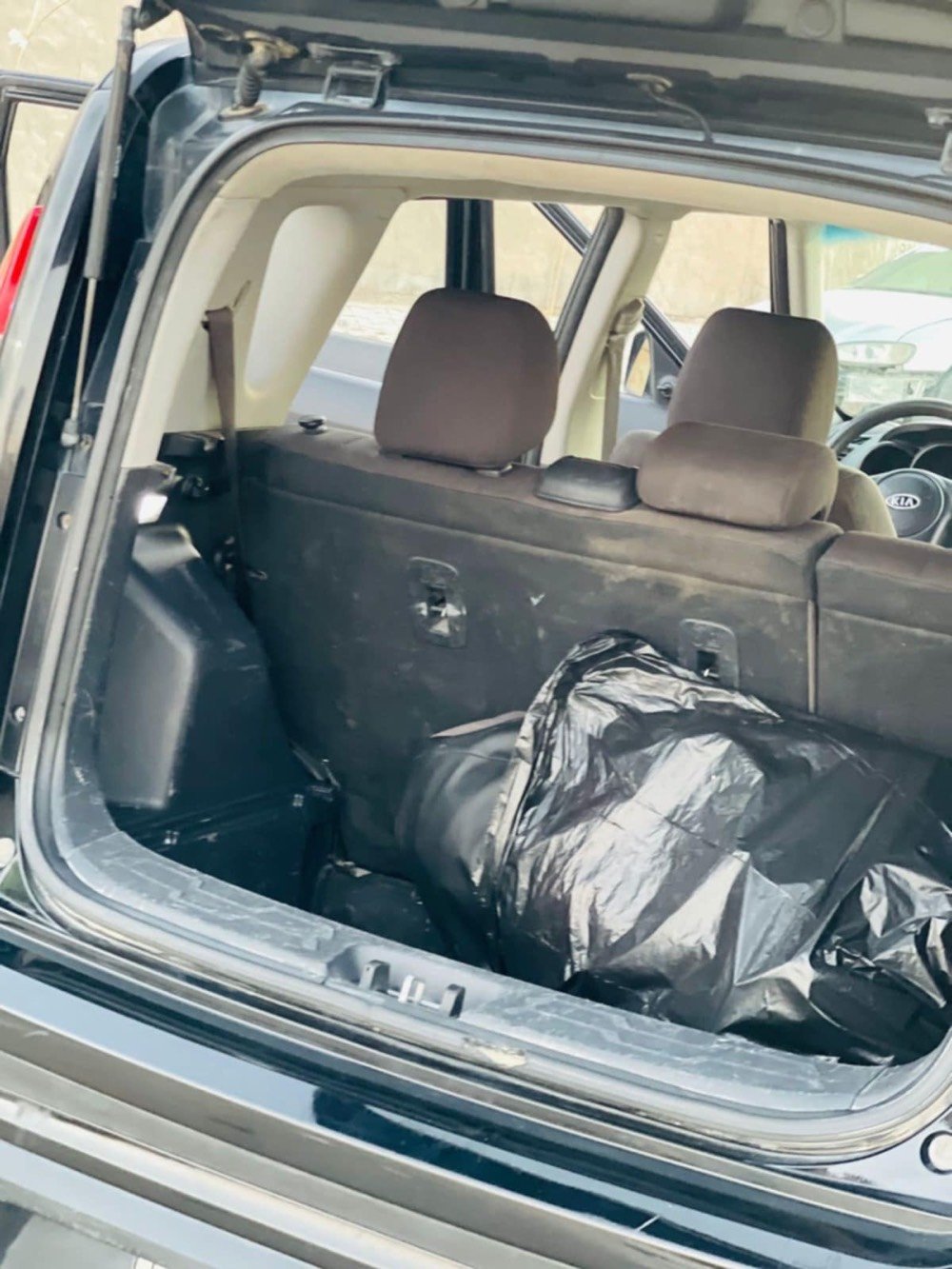 السلام عليكم
سياره صول موديل 2012 
مكينه GDI
لون اسود 
استعمال نسائي
كير مكينه تبريد شاصي مكفولات 
تخم تاير جديد 
تبريد شغال
ماشيه 141 
ارقام جديد مو نفس الي بصور  
للمعلومات او ستفسار شراي 
*********** واتساب
السعر 90 وبيها مجال

