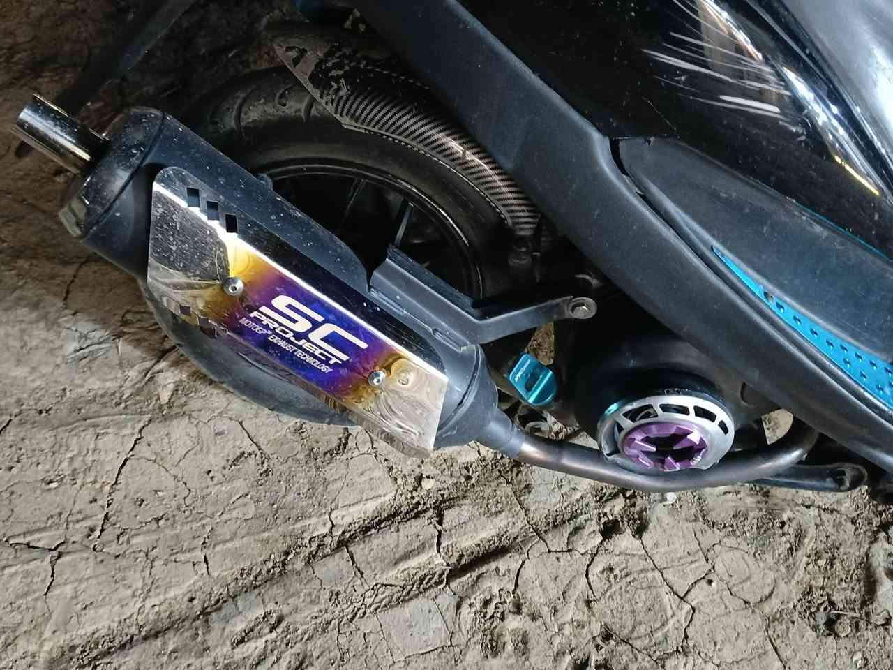 سلام عليكم دراجه ماكس عدله للبيع امزوده تزويد سمائي بيهاا صدر ان سي واي تخمم كلجات او قايش جلاتين قطره دهن.wf شوته اربعه ولف دراجه بيهاا ختومات  مكينه 55سلف جديد ضفيره جديده كهربائية شلع قلع شغاله ماعده عداد السرعه عاطل  سلف هندر شغاله بس كابريترها تعبان بس انطيك شلعه اومعدل لبالك مكاني ديالئ هبهب هذا رقمي ‏‪***********‬‏
