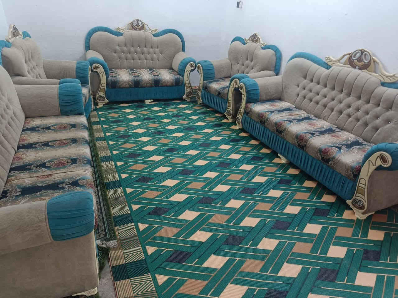 تخم 10مقاعد تركي ملكي تسكام وقوي ثكيل تكمه جديد كلش اي ضررمابي نضيف جد شرط النظافه والقوه سعره 350يوجد توصيل داخل كربلاء ***********
