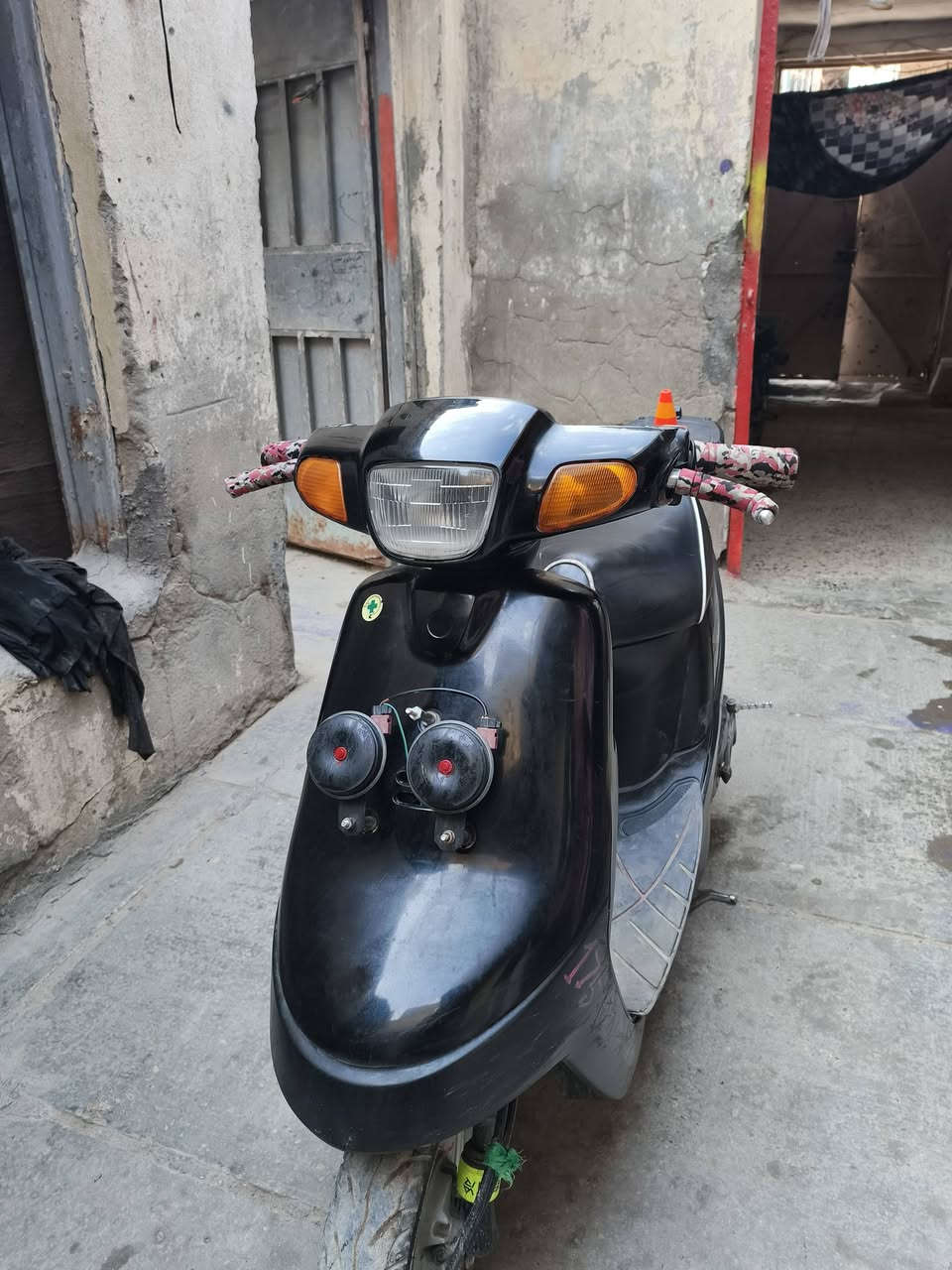 السلام عليكم دراجة زعره نظيفه ما صار الها فتره من ماخذها دراجه كامله مكملة كفراتها زينه كهربائيات شغاله السعر الاتصال على الخط ***********
