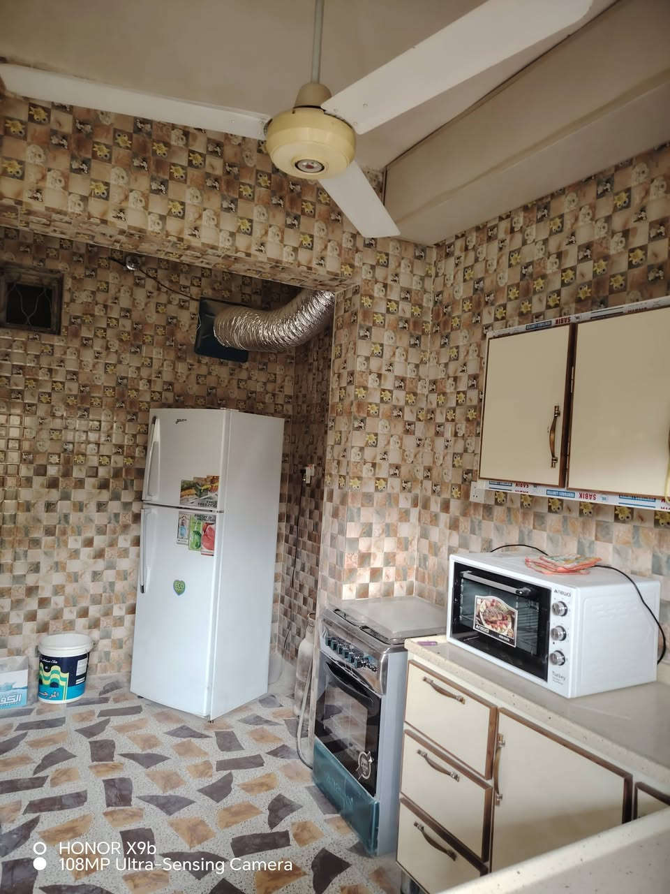 بيت ٥٠م طابقين يتكون من :
طابق الأول /صاله ومطبخ وصحيات داخليه وخارجيه مع طارمه
الطابق الثاني /غرفتين نوم وسطح ..طابو زراعي سند ٢٥ إقرار محكمه من المالك مباشرة .
موقع ممتاز / بدايه المنطقه خلف شارع التجاري مباشرتآ..يبعد ٦٠متر عن شارع تجاري وخط باب الحسين كوسترات ..
حي الأمين شارع الحر خلف مجمع همسه للإلكترونيات مباشرتآ ..سعر ٦٥مليون بي مجال  للتفاوض للاستفسار مكتب الأوس للعقار ابو سجاد*********** ابو وائل ***********
