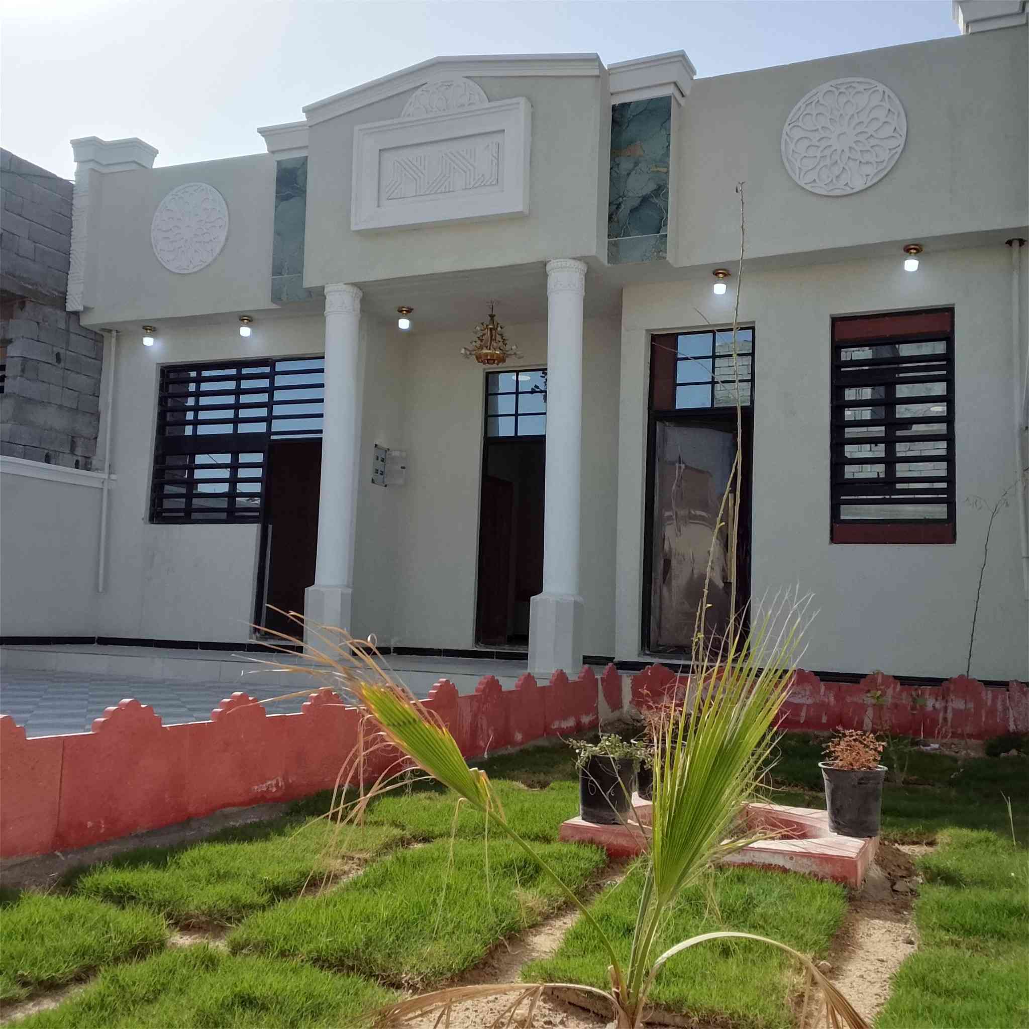 السلام عليكم للبيع طابو زراعي بسم عراقي مكاتبه ونسخه من طابو وكاله بسمك بحمدان  مقابيل صناعيه قريبه على المركز لبيت جاهز تسليم مفتاح بناء جديد المساحا 240 الشارع 10متر السعر 88وبيه مجال المو شراي رجاءن لا يجي يشوف ويروح شراي تعال بنيه صافيه ليش تعبني وتعبك *********** ابو لبيت مباشر
