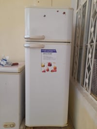 ثلاجة • للبيع