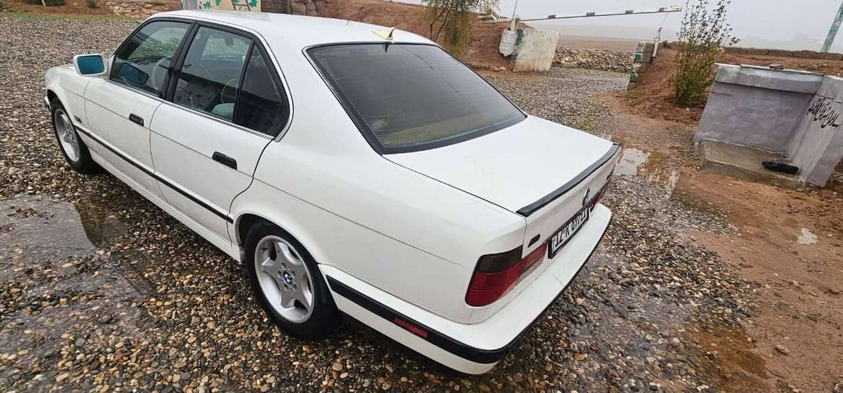 سلام عليكم
موديل 1991
525 كير اوتو بدون ضرر فول
داخل جلد اوف وايت
سلايت طكتين 
رقم نينوى ألماني مشروع بسمي شرط التحويل
جامات كهرب
 اوتو سيارة جاهزة 
67 وبيها مجال للطيبين 
مكاني موصل رشيديه وسيارة احلا من الصور شوفها وتدلل *********** واتساب موجود خاص مفتوح وبالخدمه
