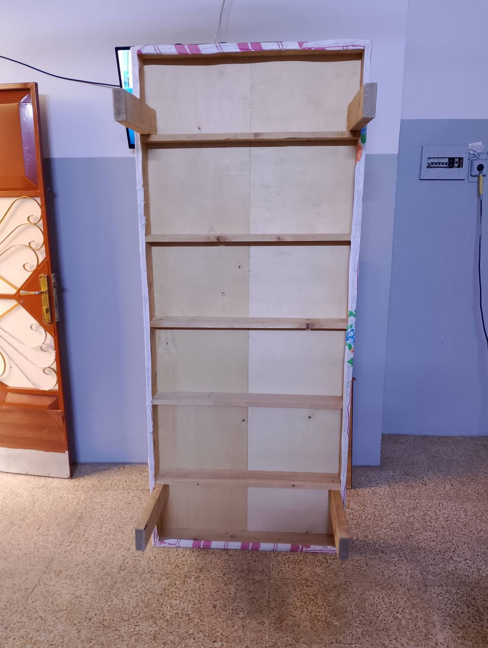 للبيع تخت مستخدم شهرين فقط اخو الجديد شرط فصال حديث فول نظافة خير من الله شرط خشب عراقي صاج شغل توصي ثقيل شرط الاسفل بلوك 8 ملم شرط الطول 210 العرض 90 العنوان جانب الايمن يرموك الثانية السعر 100الف وبي مجال للطيبين 😊 شراي اتصل
***********. ***********
