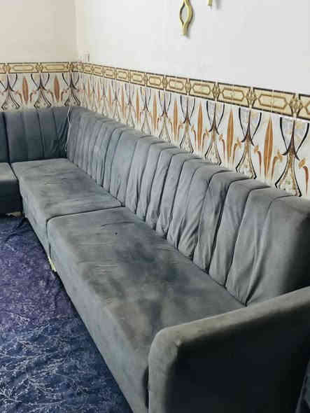 السلام عليكم ديوان ٩مقاعد 6امتار  ونص للبيع نضيف مابي عيب فقط هاي الي  موضحات  بل صوره زروف سعر 100وبي مجال مكاني كركوك حي النداء اتصال على الرقم ***********
