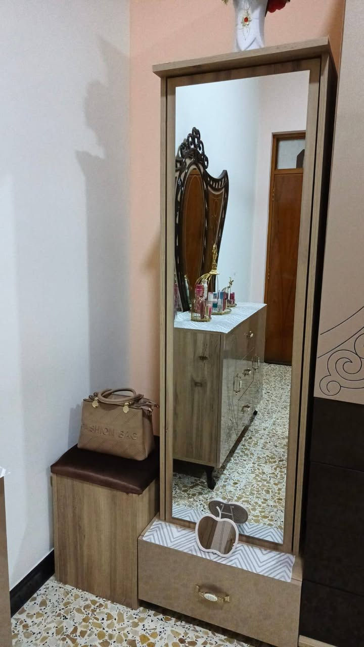 توجد غرفه نوم تركيه جديدة استخدام قليل
نضافه فول تتكون من 7قطع العنوان فلوجه تقاطع السلام طريق السياحيه السعرمليون 
الاتصال ***********
