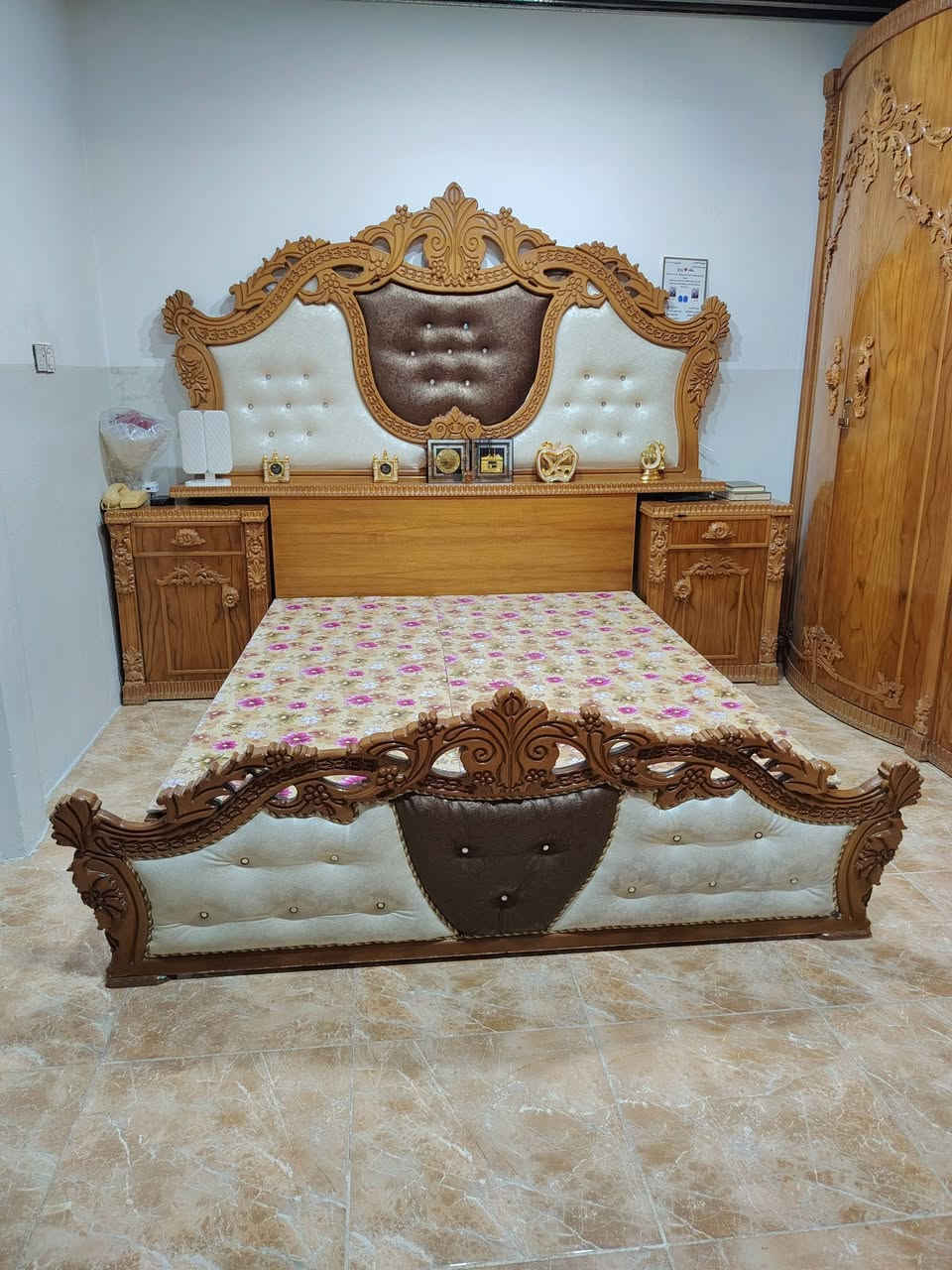غرفة نوم مستعمله شي قليل اخو الجديد خشب ثقيل درجه اولئ (السعر مليون و600)عنوان موصل رقم الموبايل(***********) غير متواجد علفيس
