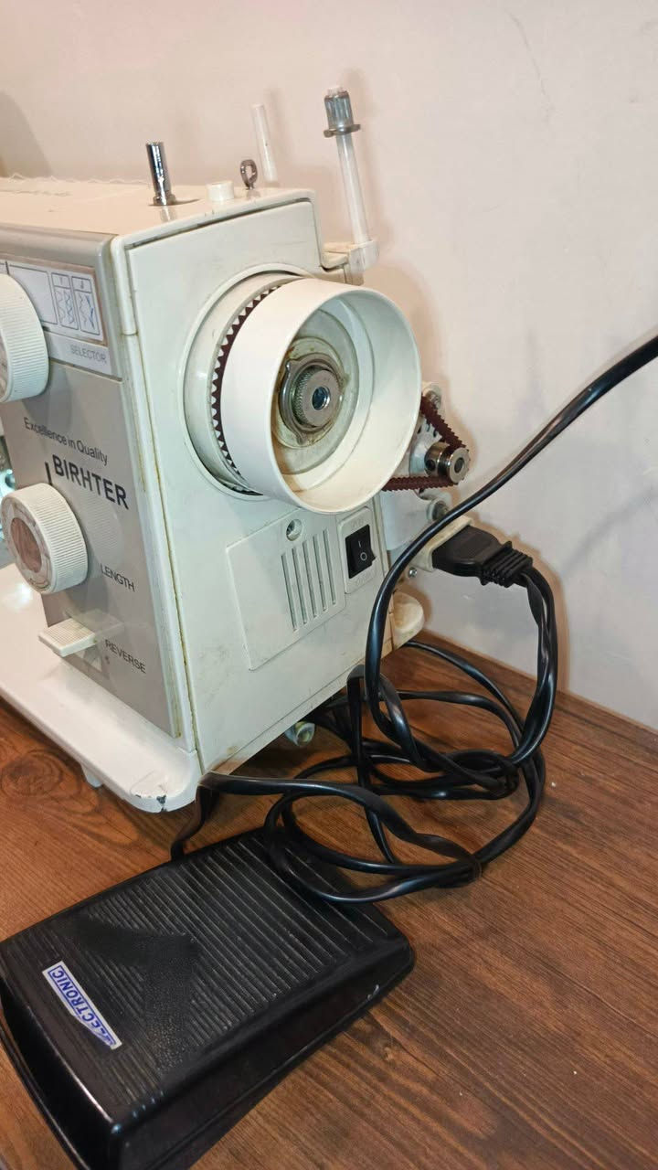 مكينة خياطة برذر شغالة ونضيفة تخيط عادي وتطريز بكل انواعة السعر 100 بدون توصيل 
ابيعها بالحافضة مالتها او بدون حافضة نفس السعر 
 للحجز 
***********

اليريد فيديو ادزلة 
@إشارة
