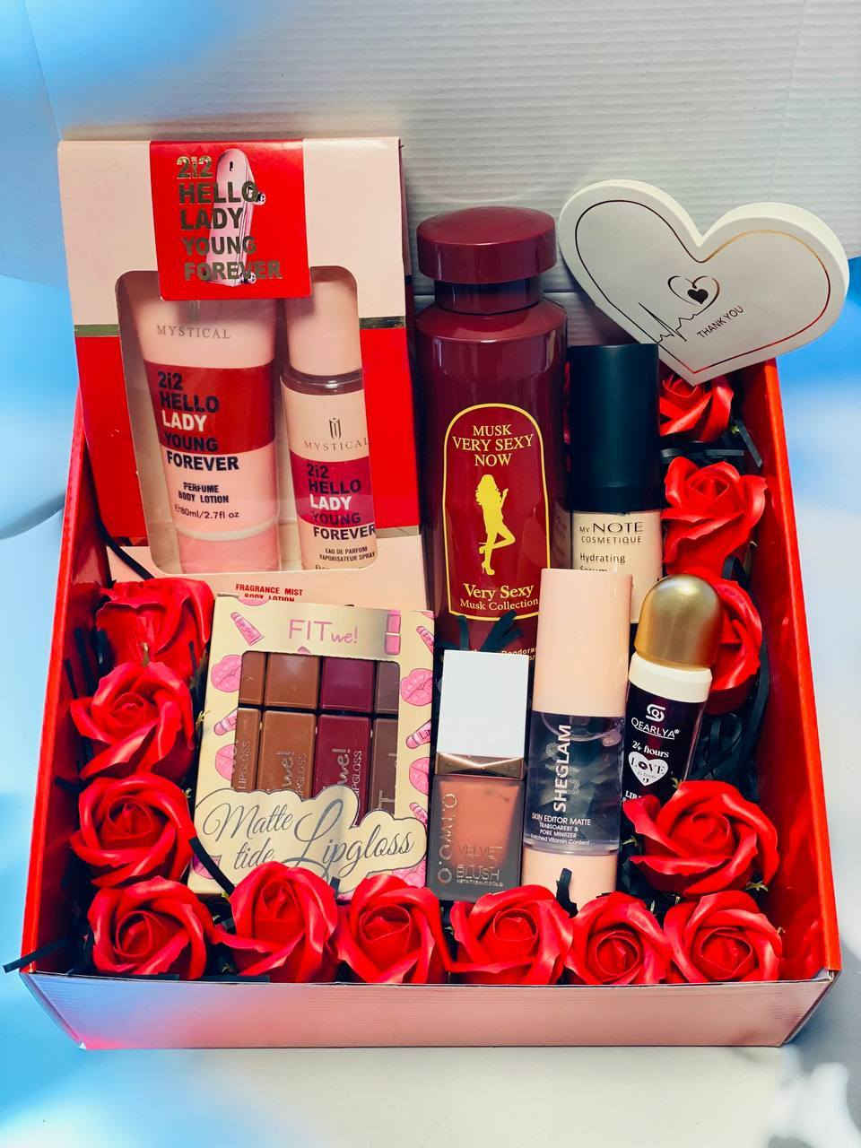 لأنها تستاهل تنحب كل يوم مو بس بعيد الحب 💖✨
بوكس أنوثة ودلال يجمع كلشي يخليها تلمع ✨🌸

عطر 212 Hello Lady يفوح نعومة وجاذبية 💕
مسك Very Sexy Now إحساس أنثوي دافئ 🔥🌷
مجموعة ميكب كاملة حتى تكون إطلالتها تخطف الأنفاس 💄👑
قلوسات مات بألوان تجنن 💋
فاونديشن + بلاشر حتى بشرتها تصير مثل الحرير 🤍✨
ومحاط بورود حمر حتى الحب يكون واضح بدون كلام 🌹❤️

هدية مرتبة، فخمة، وجاهزة حتى تخلّيها تبتسم من قلبها 💘
إذا تحبها صدك… هذا البوكس يحچي مكانك 😍

سعر البوكس 22الف


**إذا كنت صاحب هذا الإعلان وتريد حذفه لأي سبب، رجاءا أرسل رسالة إلى الدعم الفني**