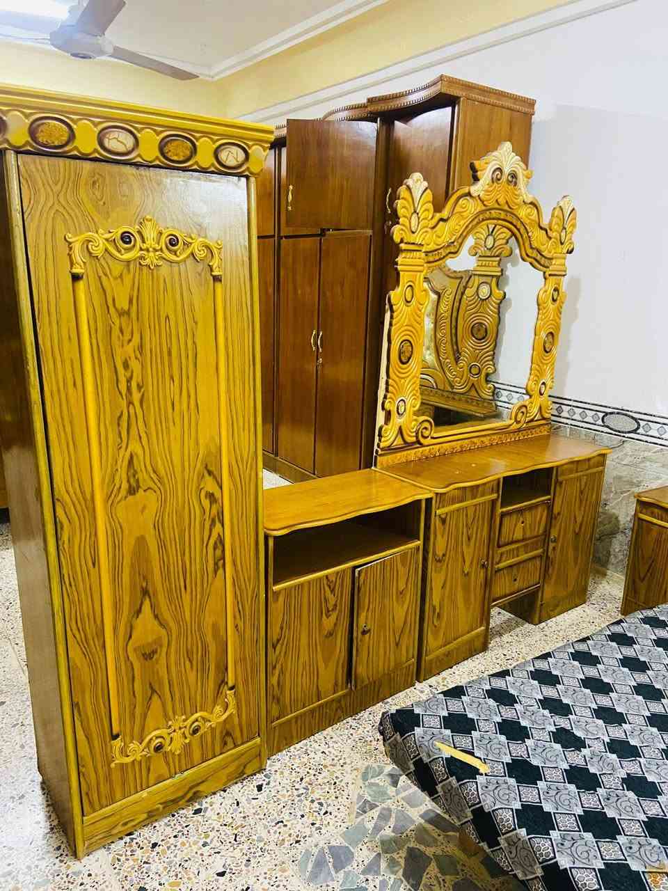 للبيع غرفة نوم توج 5 قطع خشب صاج عراقي داخل و خارج شرط نضافه فول 
عنوان الرمانه البعبيد بسعر 700 وبي مجال 
***********
