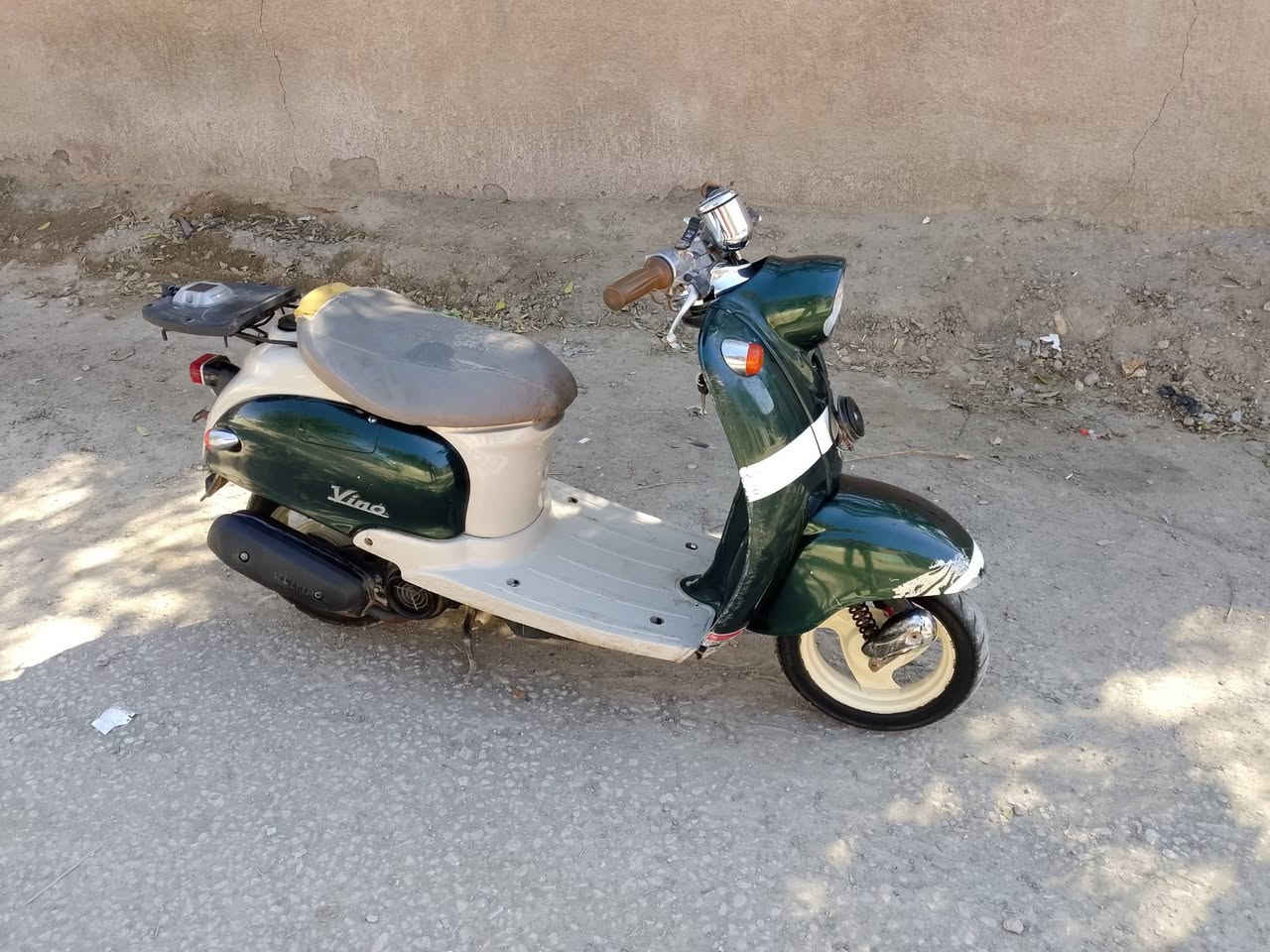 السلام عليكم دراجة كلاسك للبيع شغالة سلف هندر كهربائيات مكينه خير من الله(مفتوحه)  كيج بانزين وسرعة شغال السعر 300 وبيها مجال ***********
