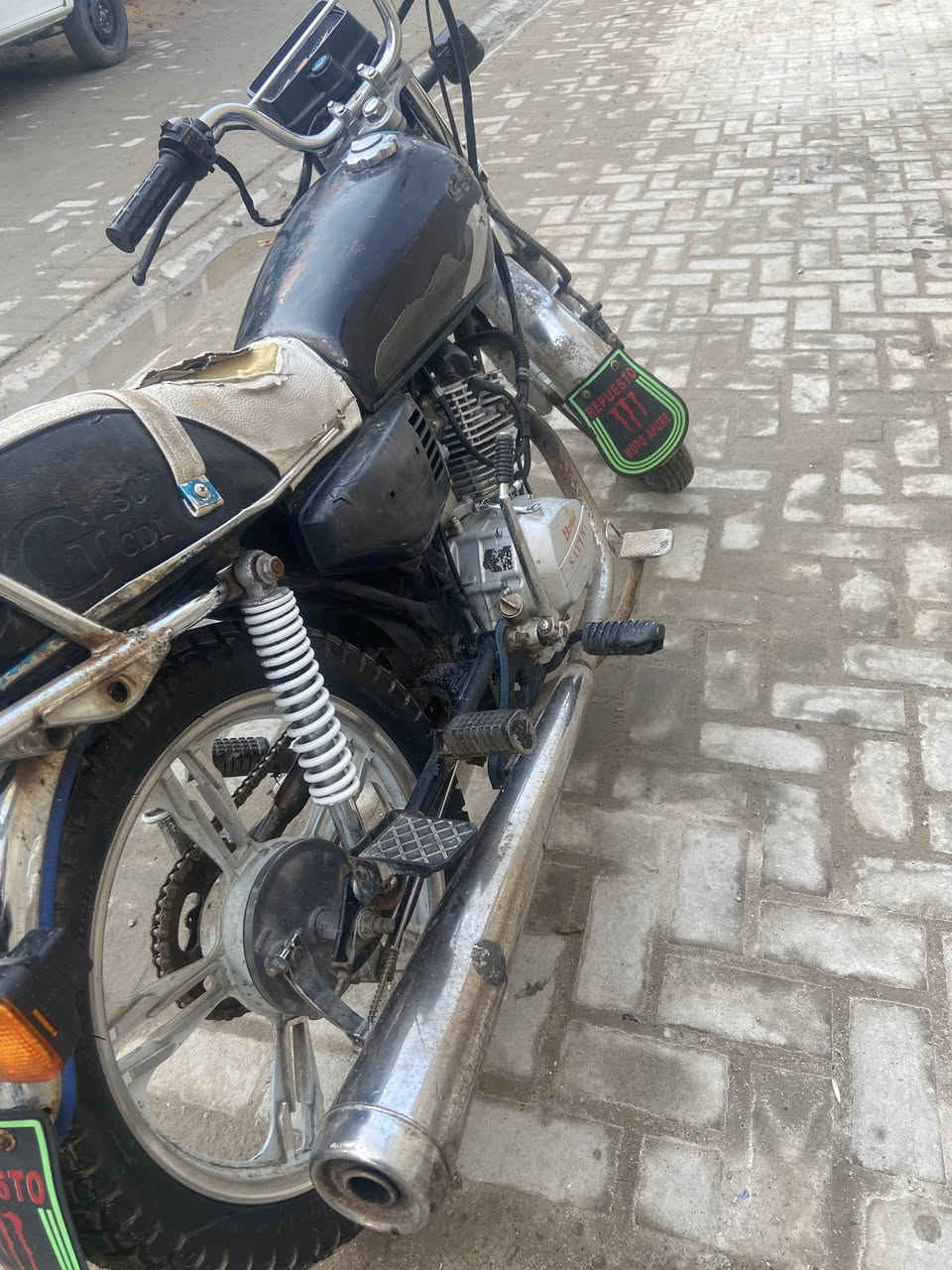 السلام عليكم أيراني ٥ كير مكينه ٢٢ كشر ١٨ دراجه كلشي شغل بيه اشاير دبل اشاره لد نشره كامله  السعر ٥٠٠ وبيه مجال مكان بغداد الشعب رقم الهاتف ***********
