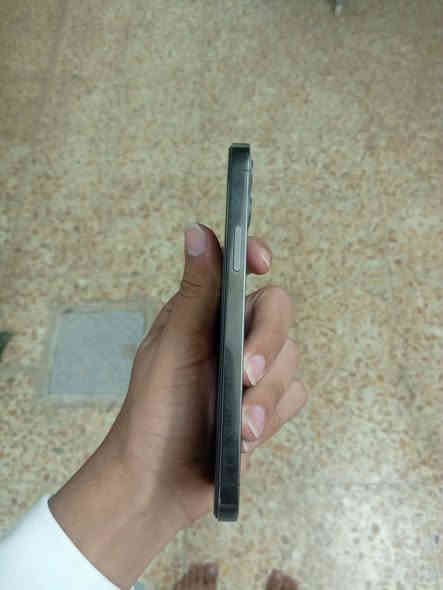 آيفون ١٢برو فقط برو للبيع  نضافت شاصي ميه بل ميه ضهر فطر صغير ابدل شاشه مال تفليش بطاريه ١٠٠ ذاكر ٢٥٦ سعر ٢٧٥ ألف ***********
