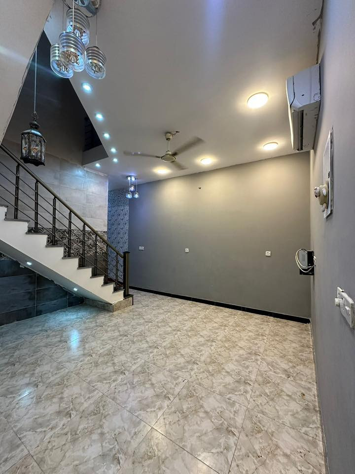 السلام عليكم ورحمة الله وبركاته 
مشتمل مساحه 100 متر
طابو زراعي صرف 
طابق واحد 
بناء حديث 
خدمات فول
عنوان الامين الثانيه 
قرب كرار وائلي 
اقرب نقطه مستوصف قيد بناء
السعر 118 بيه مجال
***********
