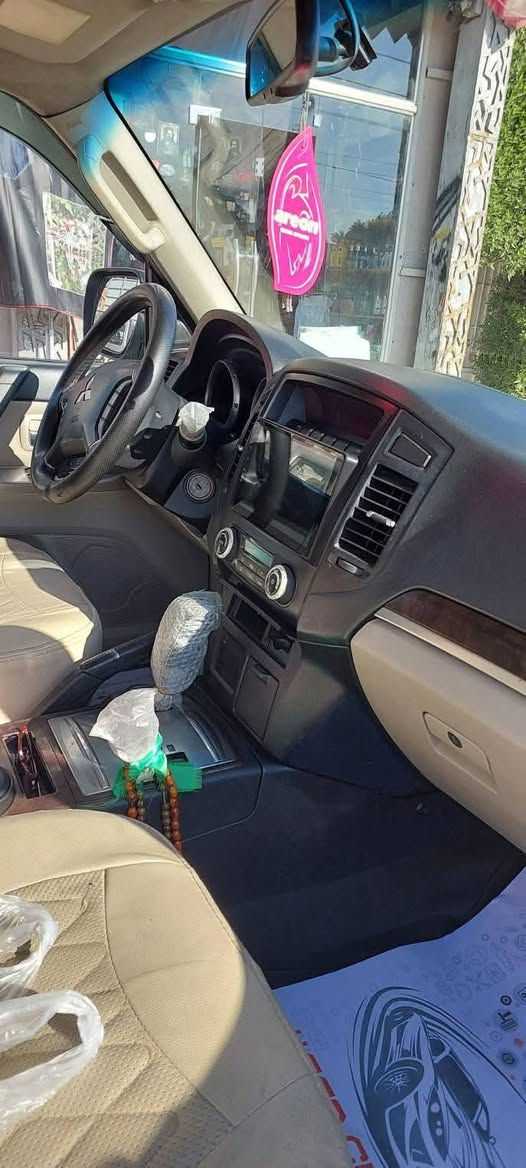 من رخصت الادمن باجيرو ٢٠١٠ حبتور محرك ٣٥٠٠ فتحة سقف دمام خلفي كشن كهربائي السيارة نظيفة رقم بغداد دولي ***********
