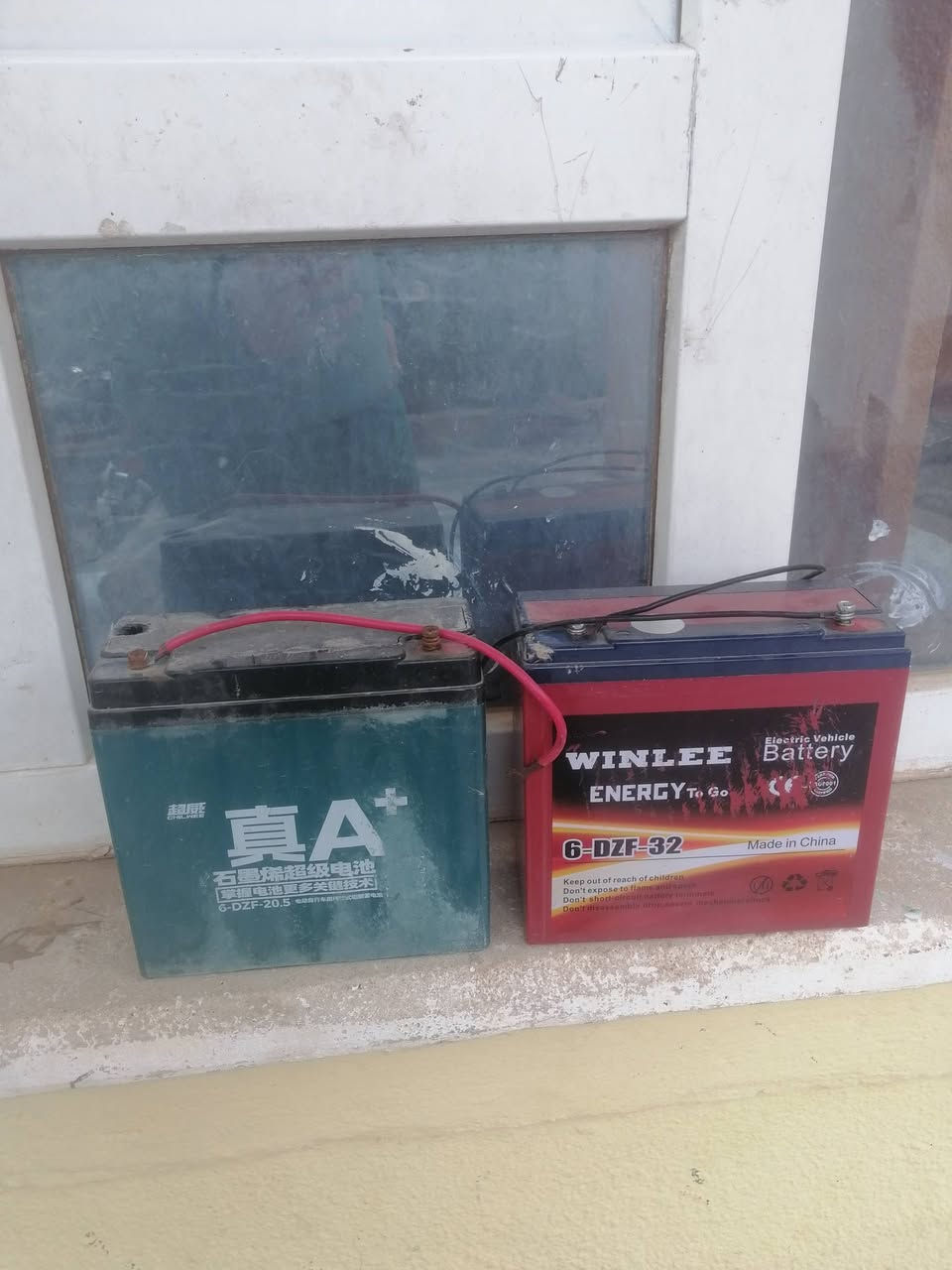 السلام عليكم موتور شحن للبيع الحجم 15 السعر 150 هو خمس بطاريات ثلاث بطاريات عاطلات بطاريتين ما بيهم شي البطاريات الاثنين جدد كل شي ما ابي بس تحط له ثلاث بطاريات محتويات وكامله الدرع ماله  دق على هذا الرقم ***********
