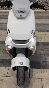 السلام عليكم دراجه ريان ملكه جديدة مستعمل شهره 6 بطارية كبيره ملف 2000 سرعة 80 بصمه البيع عنوان بغداد شارع الكفاح  سعره   1400     ***********
