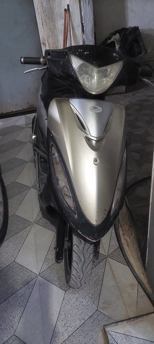 السلام عليكم دراجه لبيع جي4 نضيفه لا دخن لا تنقص ماعوزها اي شي سعرها 250 رقمي***********
