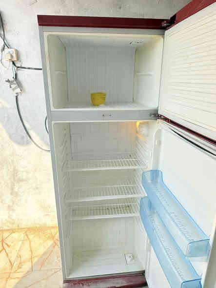 ثلاجه حجم كبير للبيع شرط التجميد والنظافه 
الشطره 
***********
