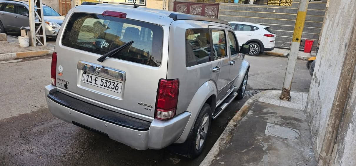 دوج نترو موديل 2007 
 فول موصفات RT 4WD
***********
 بسمي رقم انكليزي حادث جاملق سايق فقط 
وصبغ ربع باب السياق ودعاميات مصبوغه 
 محرك وكير مكفولات 
 شاشه كامره خلفيه تحكم مري 
فتحه سلايت مري شفط 
كشن كهرباء سنتر لوك تخم تاير نضيف
 مابيها نقص بس تبريد منقص غاز
 السعر 75 العنوان بغداد حي البتول للاتصال *********** بغداد, العراق
