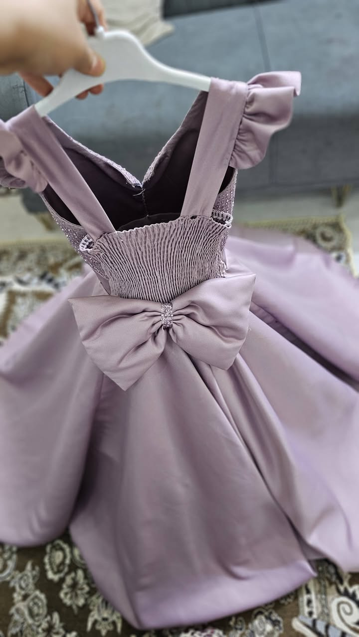 بنات عندي بدله بناتي ملبوسه بس كولش نضيفه اتلبس من 9سنوات اذا خشنه لحد ال 12سنه اجنن الصور ضالمتها اخذتها ب85 واريدها ب30


**إذا كنت صاحب هذا الإعلان وتريد حذفه لأي سبب، رجاءا أرسل رسالة إلى الدعم الفني**