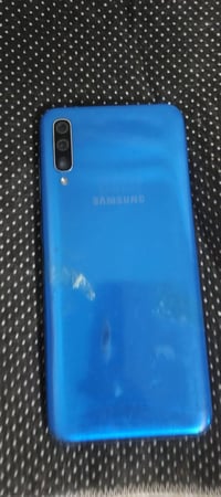 سامسونك A50 ذكره 128 جهاز جان شغال مابي بس فجأ تطلع علامه شحن ومايشتغل...