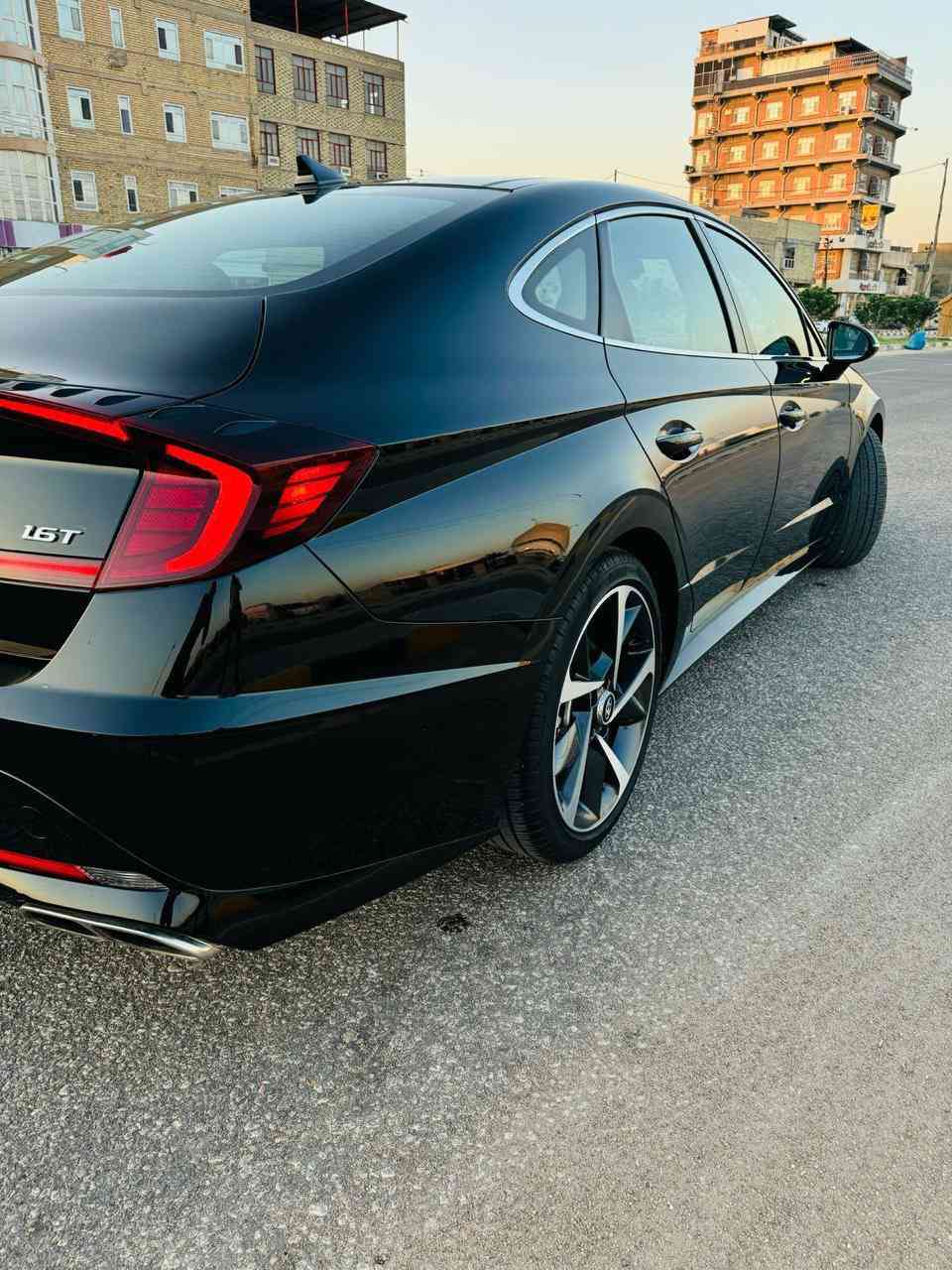 سوناتا 2023 SEL PLUS فول 1/1 

مواصفات :
▪️بصمة ابواب
▫️رادار امامي خلفي
▪️نقط عمياء جانبية
▫️قيادة ذاتية ومانع تصادم
◾️كروز مثبت سرعة 
▫️تحديد مسار
▪️هاند بريك دگمة
▫️اوتو هولد 
▪️لايت Led زنون
▫️تشغيل عن بعد 
▪️محرك 1.6 توربو
▫️شحن وايرليس
▪️تحكمات فوووول
▫️تدفئة كشنات وستيرن
▪️شفتات گير بالستيرن
▫️سستم سماعات Bose 
▪️عدادات دجتل فول
▫️شاشة كبيرة تدعم الكار پلي واندرويد اوتو
▪️كراسي كهرباء وخزن ميموري
▫️پانورما 3 طگات
▪️أنظمة قيادة ذاتية 
▫️أشاير بالمري
▪️قطعتين تبريد 
▫️تبريد منفصل مناخين
▪️كشنات جلد تطعيم
▫️ويل كب رياضي حجم 19

🔸عداد المسافة : 47,000KM
🔹رقم السيارة أربيل 
🔸السنوية جديدة / الهزة جديدة
🔹الحادث : الباب الأمامي ( جهة السائق ) مبدل ، وجزء من الچاملغ معدّل 
🔸السعر : 183 
🔹العنوان : النجف / قرية الغدير 
🔸للتواصل : ***********
