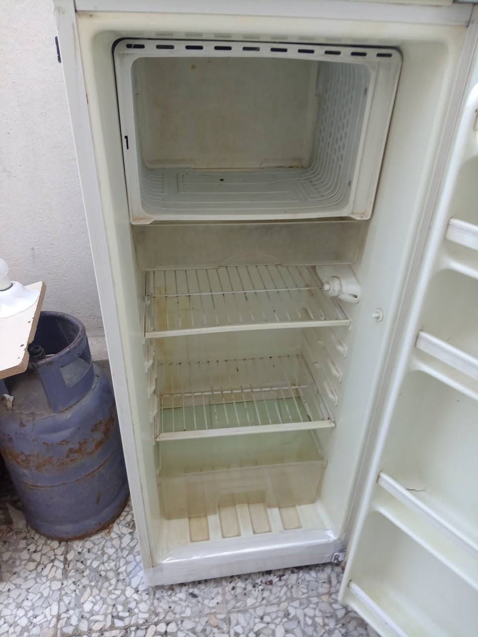 ثلاجه للبيع حجم الوسط نوعيه درجه اولى كريازي شرط التجميد على الفحص ما اعرف حجمها شقدر 100 وبيها مجال بسيط


**إذا كنت صاحب هذا الإعلان وتريد حذفه لأي سبب، رجاءا أرسل رسالة إلى الدعم الفني**