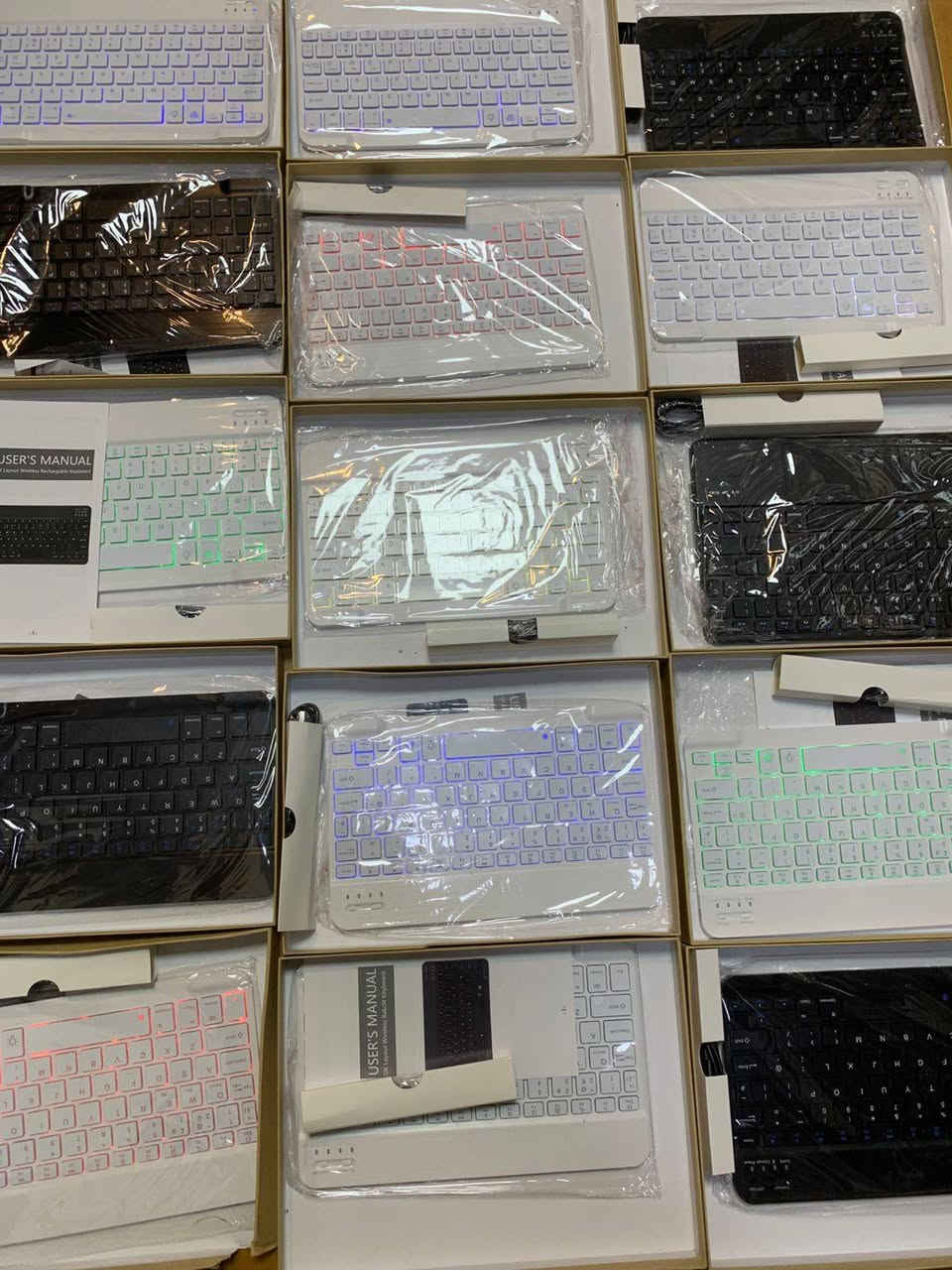 حول آيبادك إلى لابتوب بلمسة واحدة! 💻✨
وصلت الوجبة الجديدة من الكيبورد الضوئي الذكي (RGB Keyboard) ⌨️🌈
​ليش هذا الكيبورد هو الأفضل لك؟
✅ يربط على كل الأجهزة: (آيباد، تابلت، موبايل، وحتى اللابتوب) عن طريق البلوتوث.
 تصميم نحيف وخفيف: سُمكه ملمترات قليلة، يعني تخليه بالحقيبة وما تحس بيه.
✅ بطارية قوية: شحن يدوم لأيام من الاستخدام المستمر.
​متوفر الآن باللونين (الأبيض الفخم ⚪ والأسود الملكي ⚫)
متوفر 15قطعه


**إذا كنت صاحب هذا الإعلان وتريد حذفه لأي سبب، رجاءا أرسل رسالة إلى الدعم الفني**