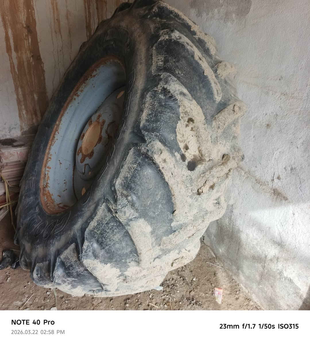 سلام عليكم تايرات بلاروس للبيع الحجم 34/18 تايرات نضاف إذا كو مراوس 30 الاستفسار،*********** المكان ناصريه قلعه سكر
