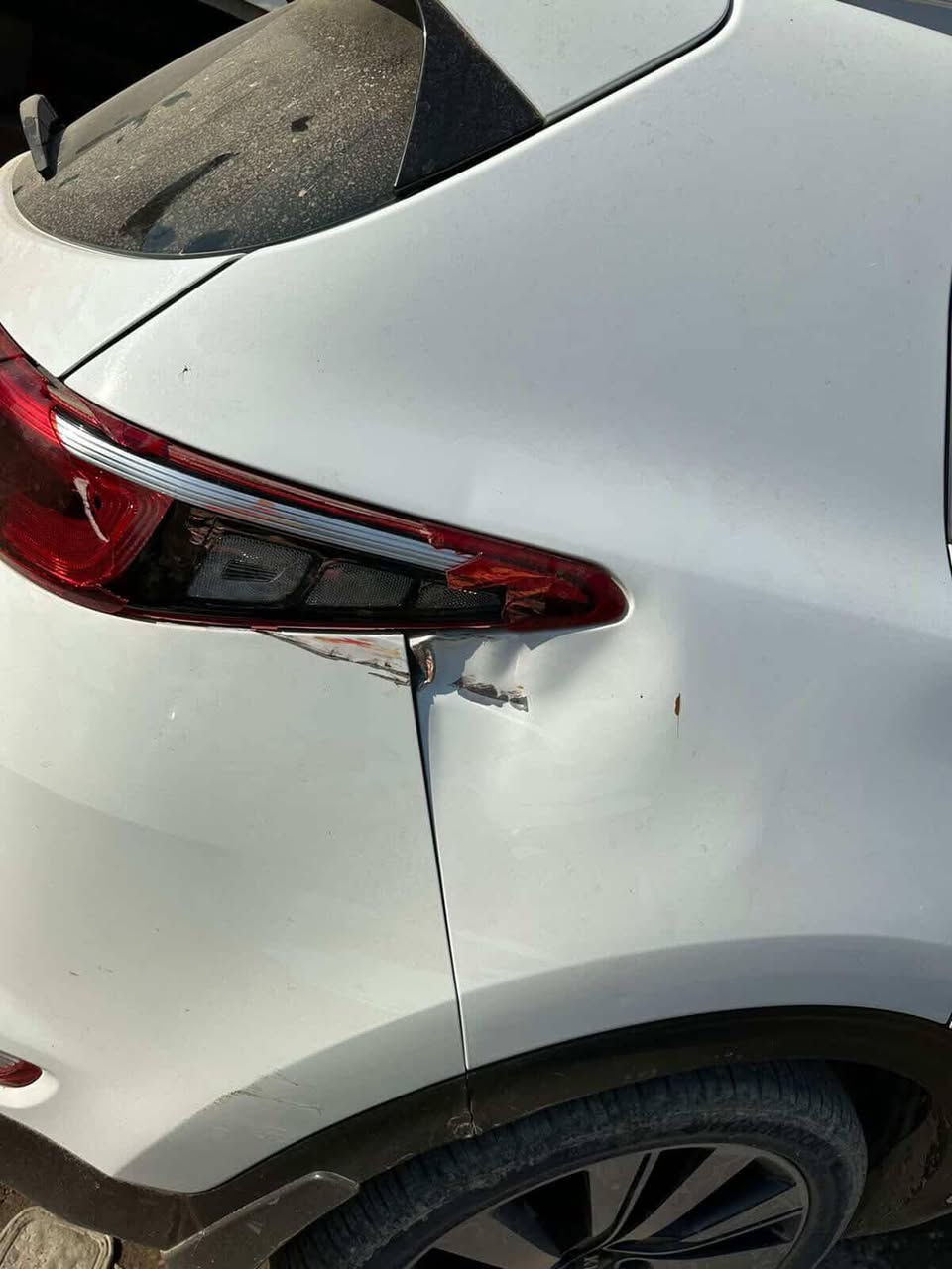 السلام عليكم
كيا سبورتاج 2019 خليجي 

رقم بغداد

ماشيه110كيلو 

محرك دوش 2000 مواصفات خليجيه

الاضرار 

جزء جاملغ خلفي موضح بالصوره مصلح كامل

كذلك باب عكس السايق مبدله بباب جديد نتيجه ثقب بالباب القديم (موجود الباب القديم)

السياره كامله ونظيفه جاهزه 

السعر 179$ورقه

مكانهه البلديات السياره باسمي 

سنويه جديده وتحويل ثاني يوم

للتواصل على الرقم

***********
