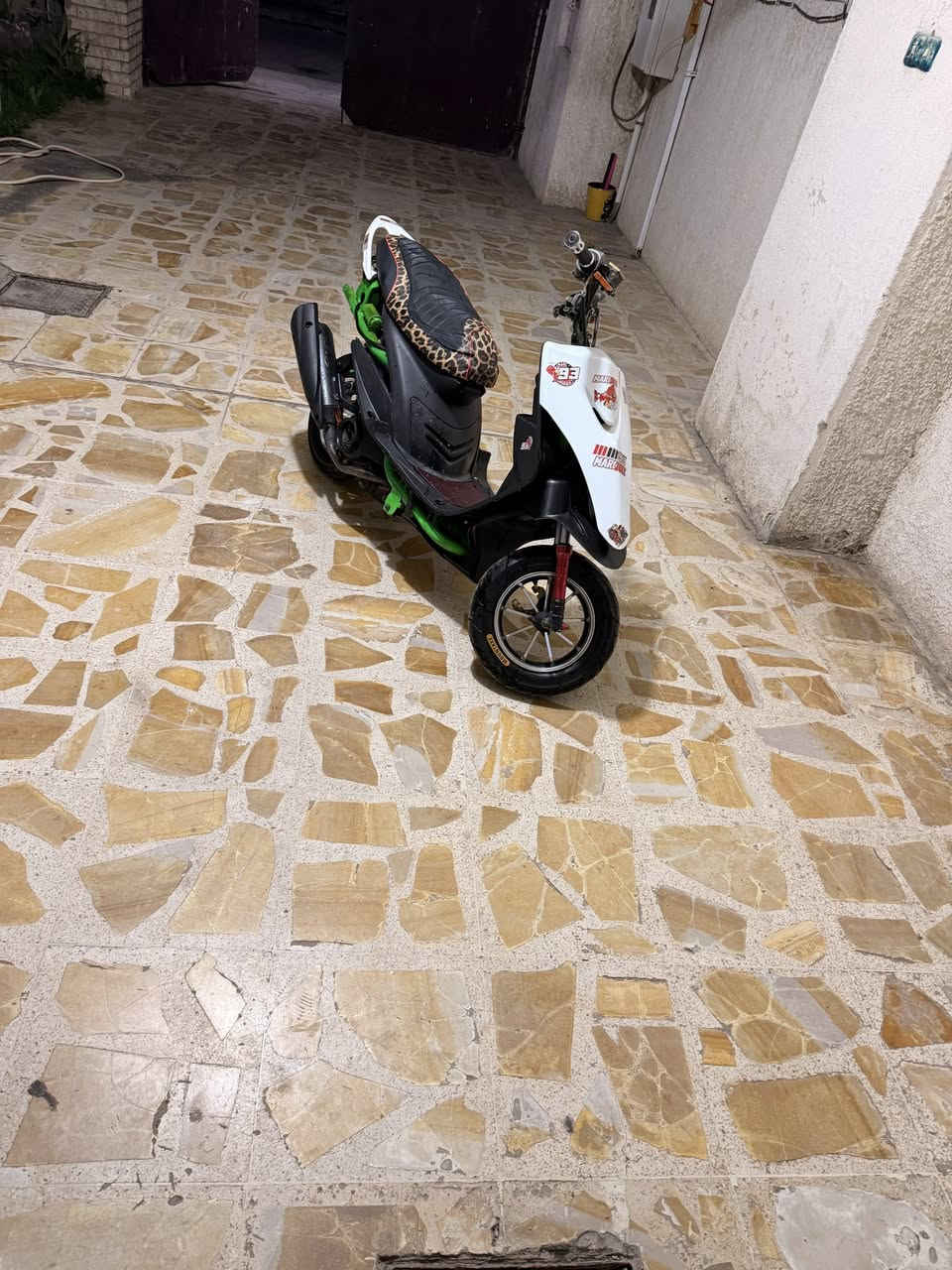 سلام وعليكم ماكس عدله للبيع دراجه للبيع جديده مابيها نقص نص نكره شغاله دراجه شاصيها رياضي يكعد علي مكينه سكنس هسه بيها مكينه عدله مكينه شغاله مكفوله نضوح ودخان وصوت شلعه ومعدل مكاني بغداد السعر 450 للتواصل ***********
