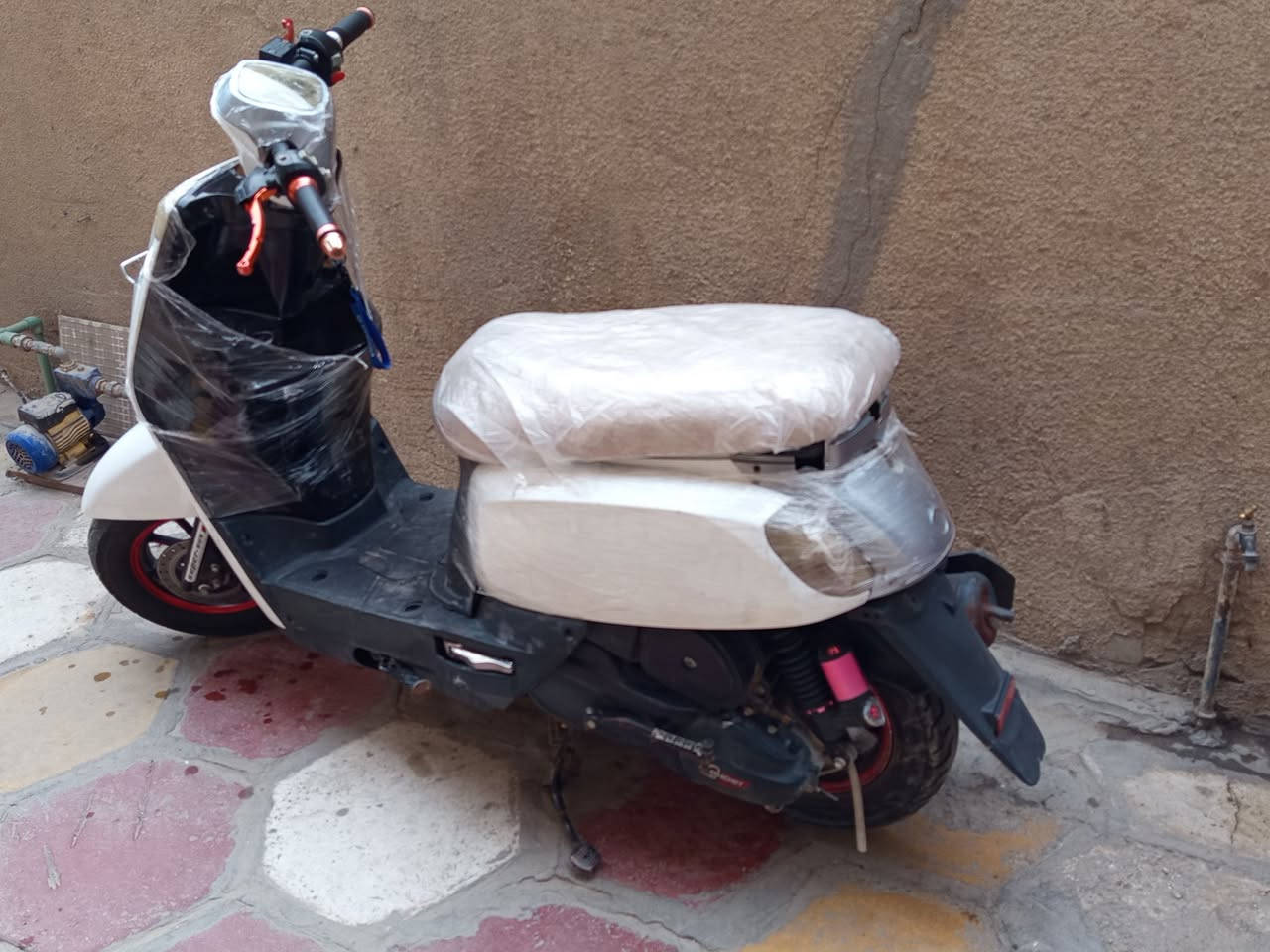 بوليسي صيني مكينتها ياباني ٢٠٢٤ دراجة حلوة بالمشي وتفيد بالشغل او تسجلها بلي  ونظيفه كلش السعر 550 رقم *********** حي المهندسين تابع للحي العامل قرب مدرسة الثبات او مدرسة ابن النديم
