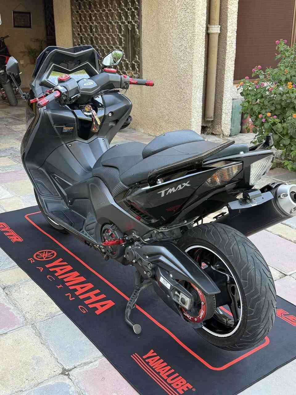 TMAX 2014
يابانية Abc الدراجة جديدة وكالة ماشيه 23 الف حقيقي دشبول أحمر عليه يدات بريك ويدات سكليتر  وسبايدرات خلفية كاربون فايبر والدراجة على حالة الوكالة جيب فيتر وافحص بعينك شراي اتصل *********** مكاني بغداد العامرية مو شراي لاتدز ولا تسئل ..
