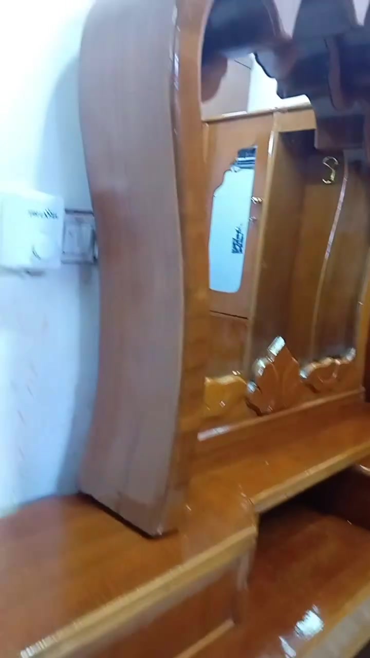 مكلف بلنشر غرفه تسكام نجاره صاج داخل وخارج ظهر جرجوبه 850 وبيه مجال مكانه حله للإستفسار الاتصال بلرقم ***********
