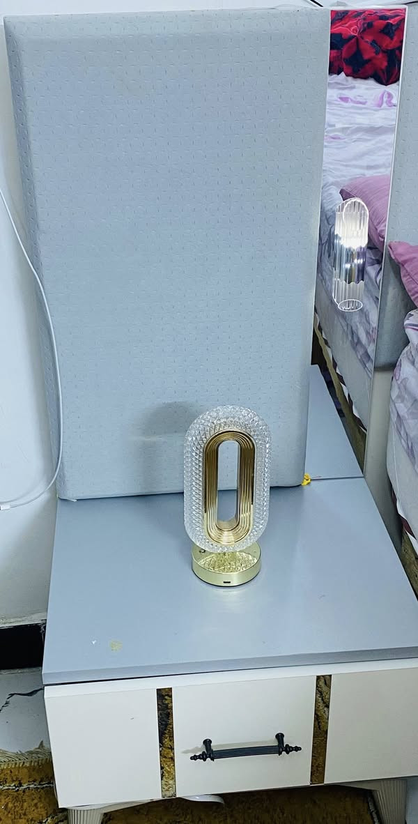 غرفه تركيه للبيع صار ٩ اشهر من اخذتها تتكون من ميز تواليت وكنتور وكومديات عدد ٢ وطابوريه وراس عالي فقط بدون ناصي وبدون جربايه والميز تواليت اول مجر  يرادله سجه فقط للبيع السعر 250 وهذا رقمي *********** بغداد الامين الثانيه
