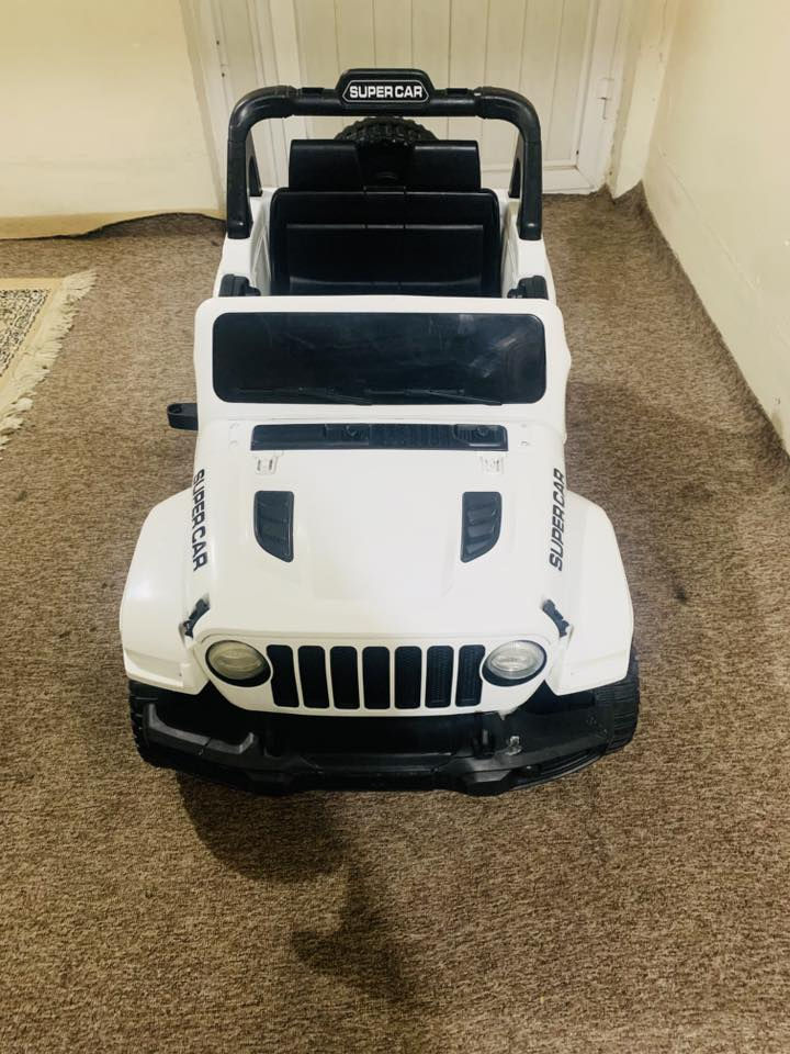 بۆ فرۆشتن: سەیارەی منداڵان Super Car 🏎️
• بەشەرت: پاتری، شەحن، سلف، هۆڕن و گۆرانی (هەمووی کار دەکات).
• تایبەتمەندی: چوار تەکەر دەبڵ سپرینگە (بۆ هەموو جۆرە زەوییەک).
• پاکی: زۆر خاوێنە و مەرجی پاکی لەگەڵە.
• گەیاندن: بۆ ناو هەولێر و دەوروبەری بەخۆڕاییە 🚚.
نرخ: [100 هەزار ] (تەنزیلی تێدایە).
بۆ پەیوەندی: [***********]
