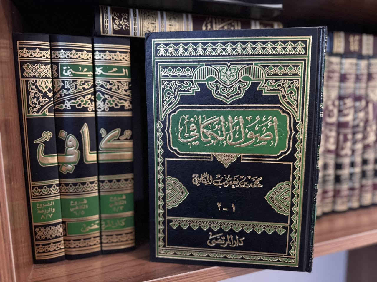 كتاب الكافي للكليني
نسخة جدا جديدة 
السعر 40.000
تواصل خاص او ***********
