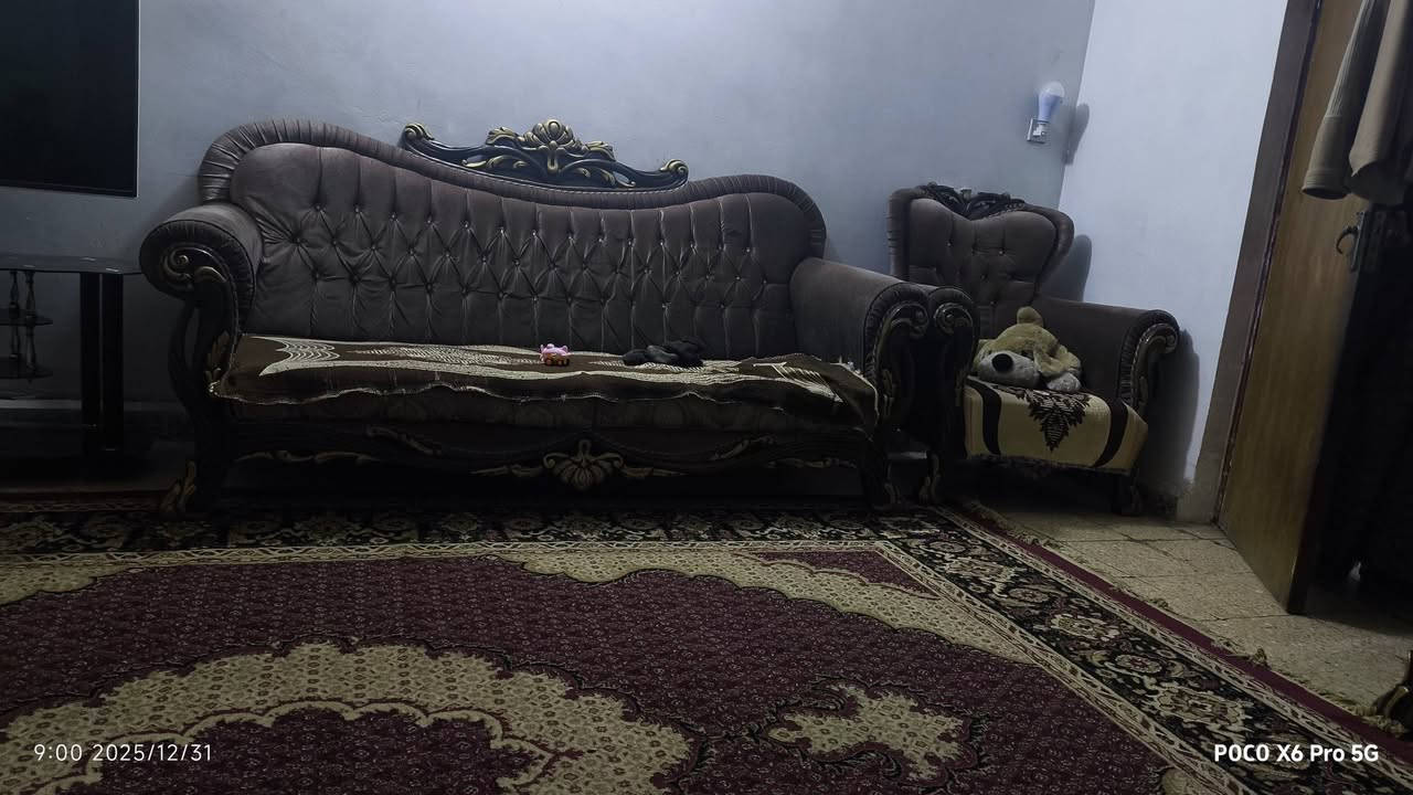 تخم للبيع في الشرطة الخامسة ***********
