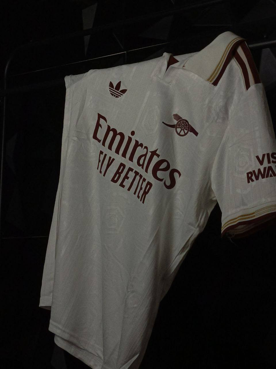 دريس نسخة الاعب(شعار جلاتين)
قطعة بـ10 آلاف🔥
قطعتين بـ20+هدية🔥
تواصل واتساب (***********)
