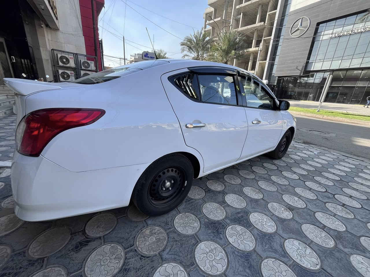 السلام عليكم
نيسان سني هندي 2022 
رقم اربيل الدولي سنويه باسمي تحويل ثاني يوم 

بيهة جاملغ خلفي ربعه حار عكس السايق والامامي بي بارد
وبعض الملاحضات بسيطه 
 
تبريد ثلج ✅
مكينه وكير مكفولات ✅
شاصي لغود مكفولات ✅
دواخل مكفوله ✅

موقع سياره كرادة او عامريه 
  ***********
سياره ماشيه 84،000 كيلو
( سعر 120$) بيه مجال بسيط
